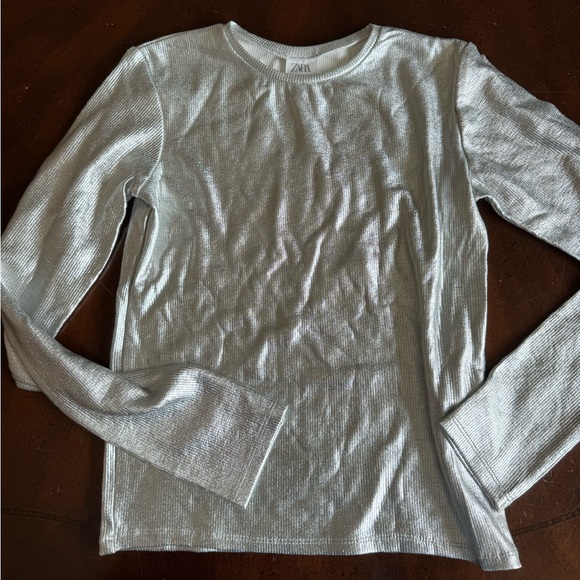 ✨SALE ✨ ZARA FOIL RIB TOP
✨SALE ✨ - Picture 6 of 7